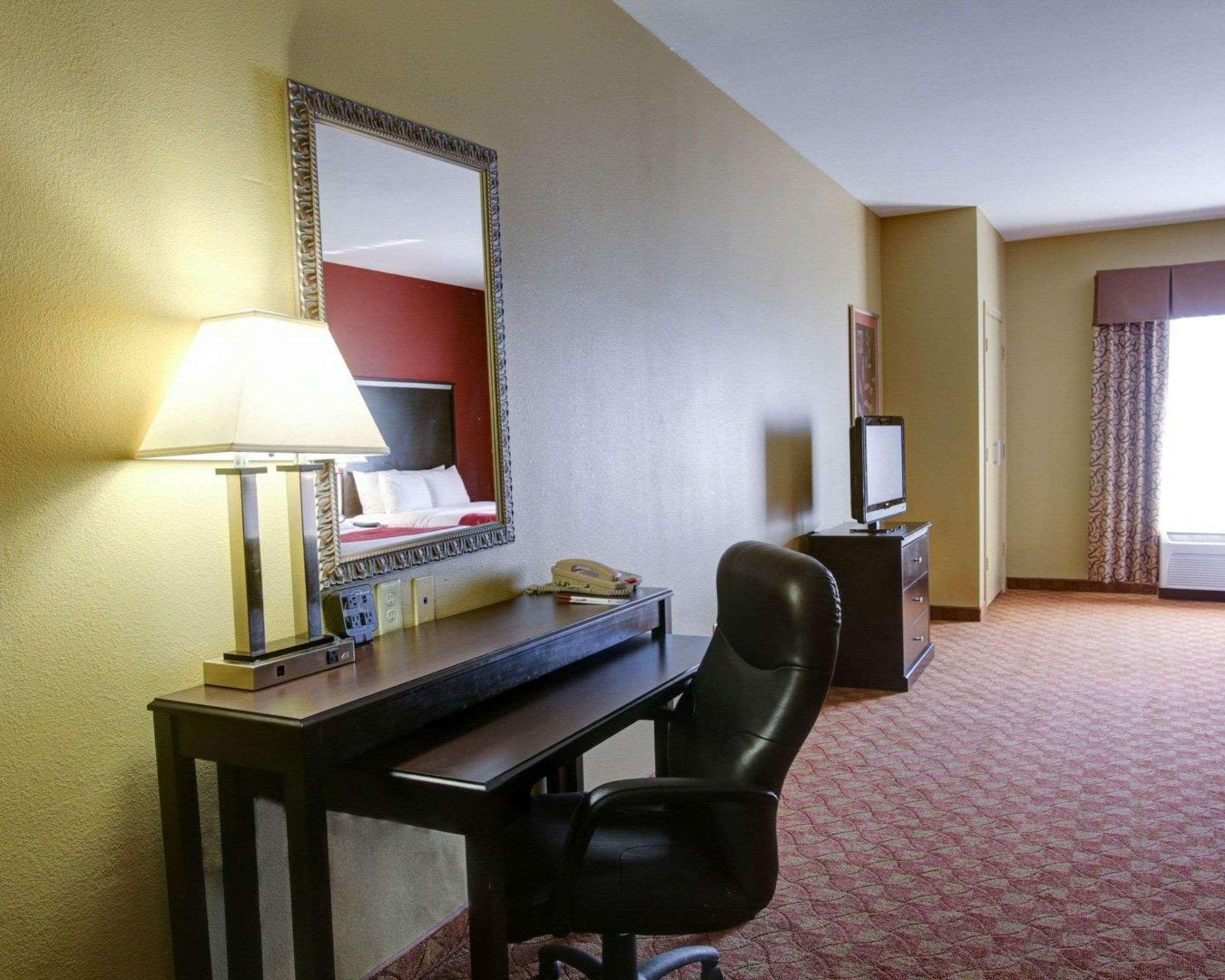 Comfort Suites Old Town Спринг Екстериор снимка