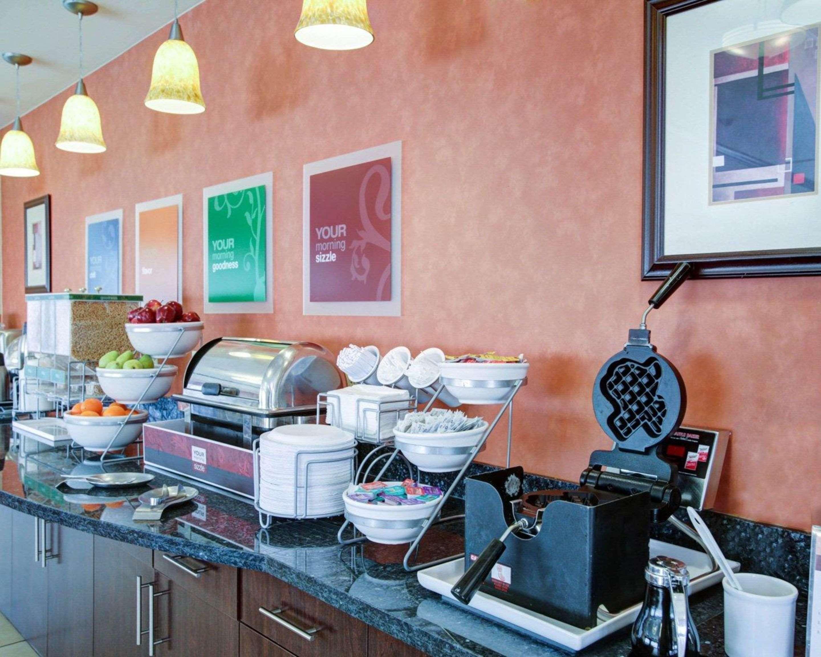 Comfort Suites Old Town Спринг Екстериор снимка