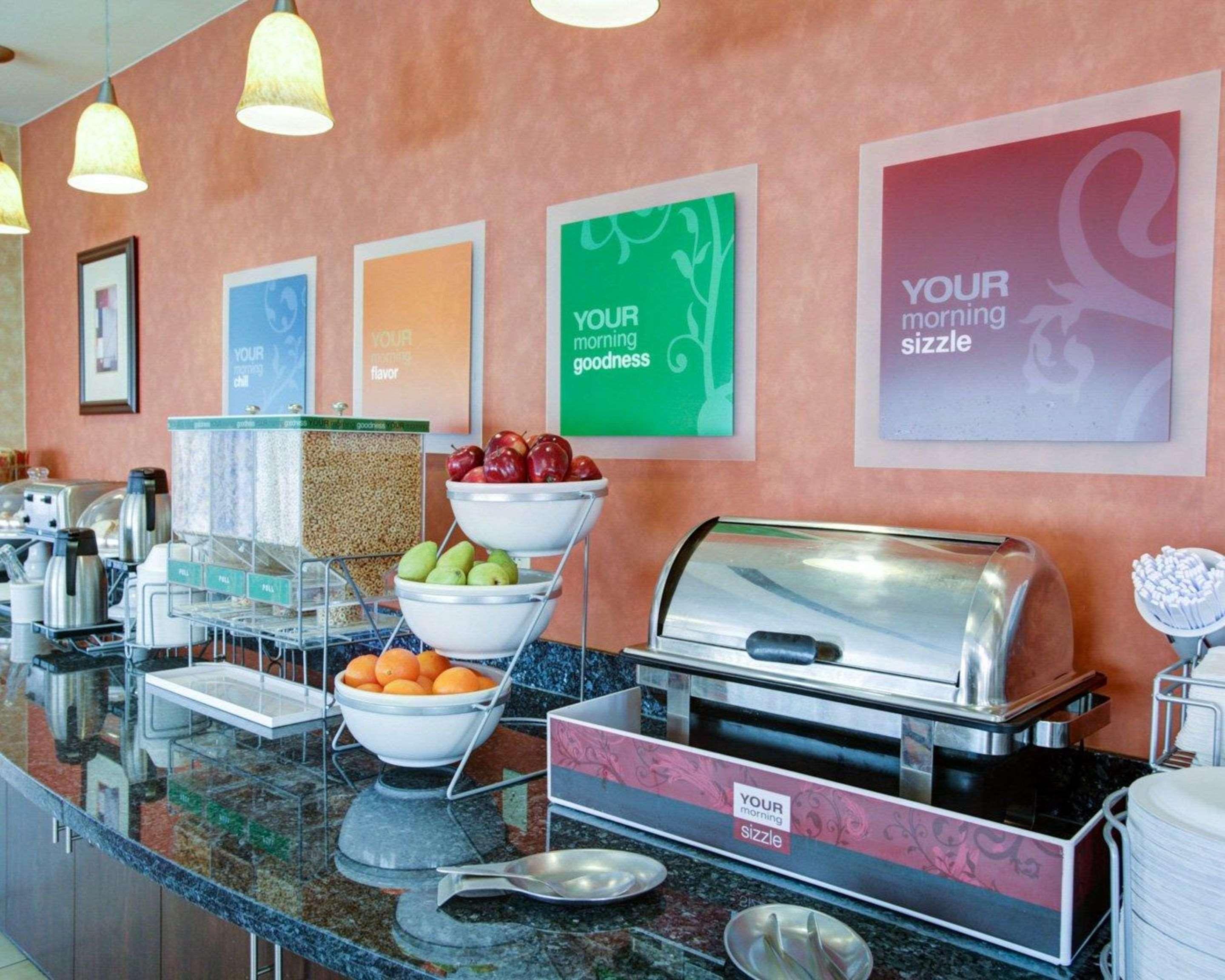 Comfort Suites Old Town Спринг Екстериор снимка