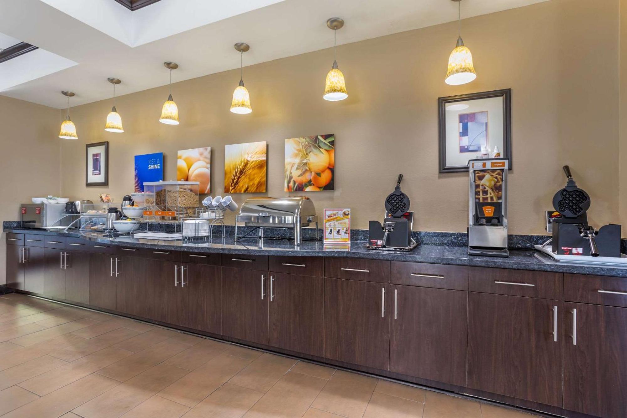 Comfort Suites Old Town Спринг Екстериор снимка