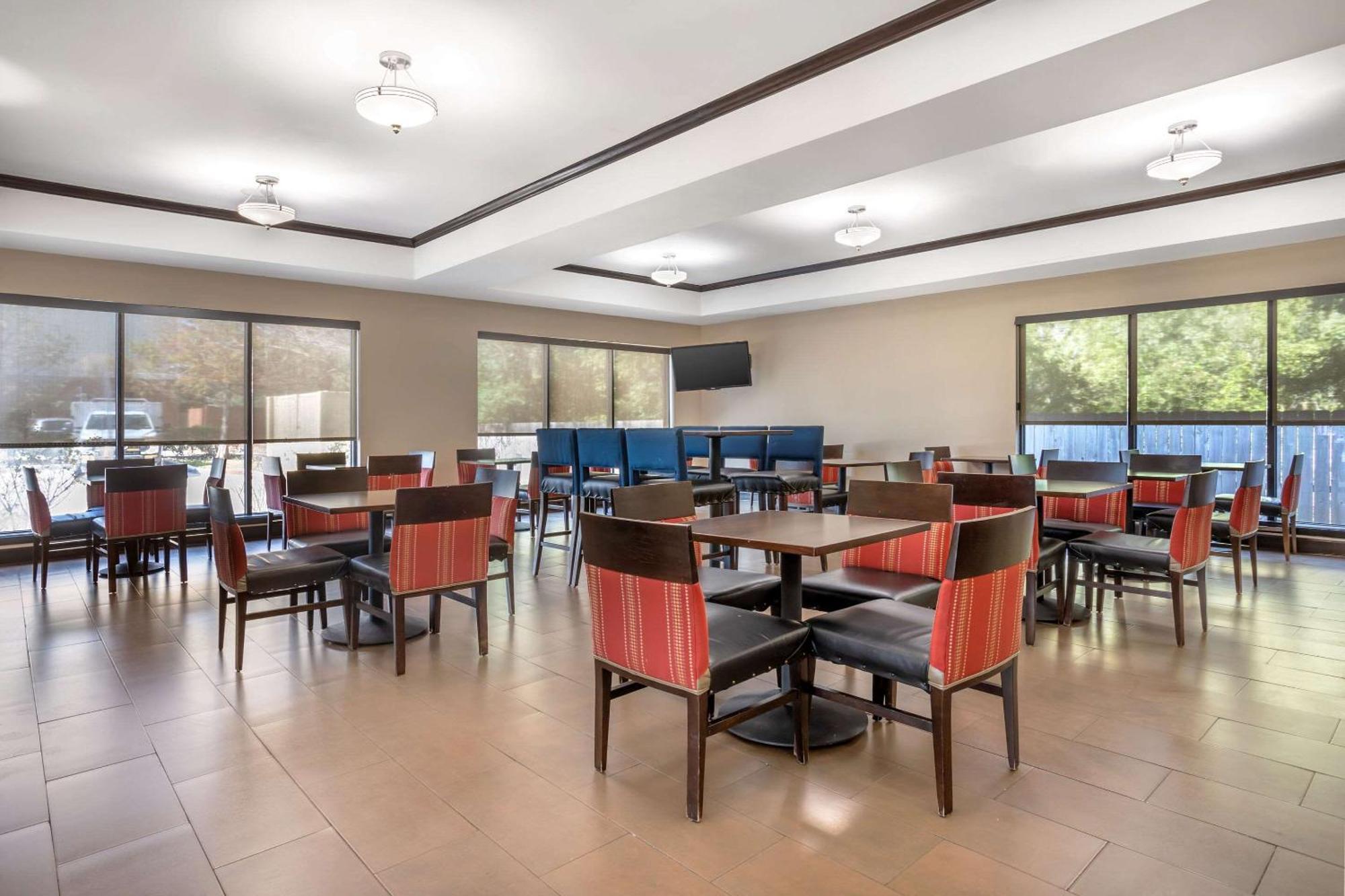 Comfort Suites Old Town Спринг Екстериор снимка